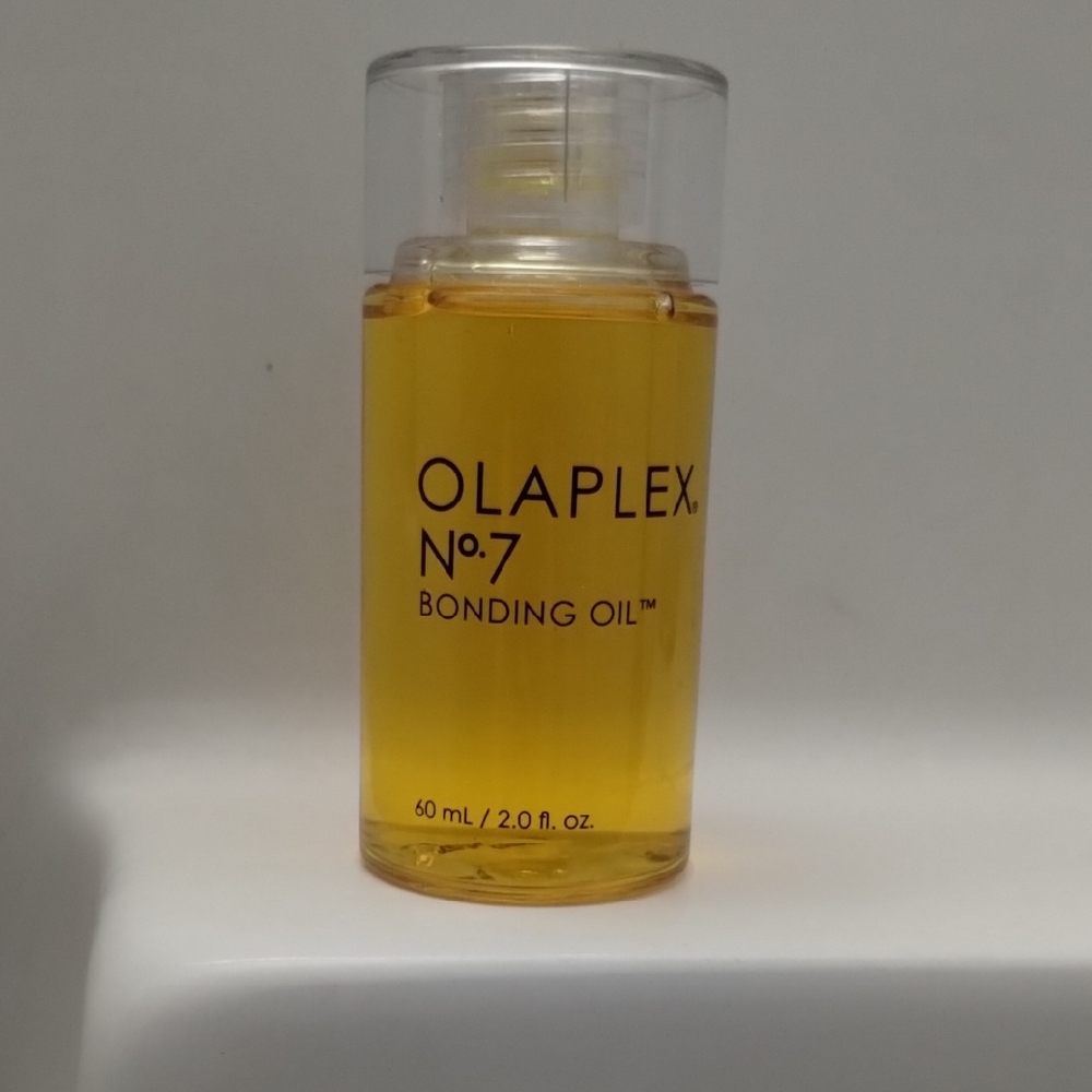 OLAPLEX No.7 Bonding Oil - Clear Bottle with Golden Yellow Oil